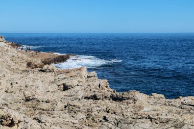 Saint-Jean-Cap-Ferrat yarımadasındaki manzara güneşli bir günde Fransız Rivierası 'nda