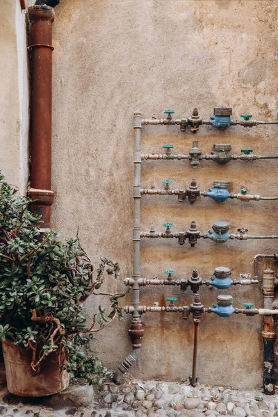 Vízvezeték Méter Kívül Egy Régi Ház Olaszországban — Stock Fotó