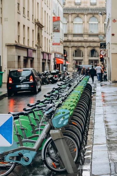 París Francia 2021 Alquiler Bicicletas Parisinas Velib Bajo Lluvia — Foto de Stock