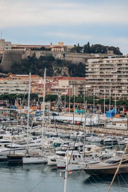 Monako, Monako - 28.12.2021 Port Hercule ve Monako Prensliğinin güzel cepheleri