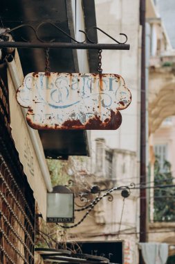 Beyrut 'un Achrafieh bölgesindeki eski cepheleri kapatın.