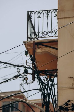 Beyrut 'un Achrafieh bölgesindeki eski cepheleri kapatın.