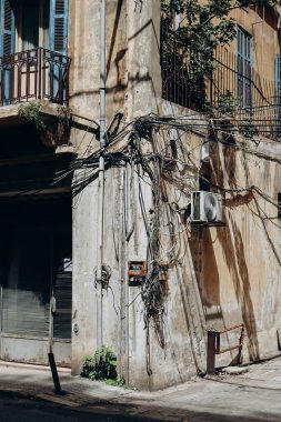 Beyrut 'un Achrafieh bölgesindeki eski cepheleri kapatın.