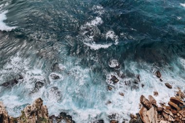 Beyrut seti üzerindeki uçurumdan Akdeniz 'e bakın.