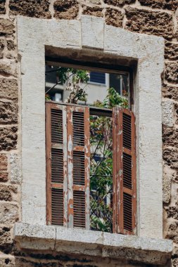 Lübnan 'ın Beyrut bölgesindeki Achrafieh bölgesinde terk edilmiş ve yıkılmış binalar.