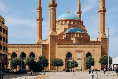 Beyrut, Lübnan - 24.04.2023: Beyrut şehir merkezinde yer alan bir Sünni Müslüman camisi Muhammed el-Emin Camii.