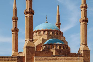 Muhammed el-Emin Camii 'nin kapatıldığı Beyrut şehir merkezinde bulunan Sünni Müslüman camii.