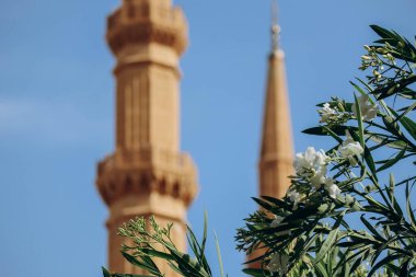 Muhammed el-Emin Camii 'nin kapatıldığı Beyrut şehir merkezinde bulunan Sünni Müslüman camii..