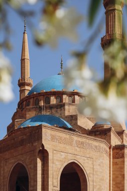 Muhammed el-Emin Camii 'nin kapatıldığı Beyrut şehir merkezinde bulunan Sünni Müslüman camii.