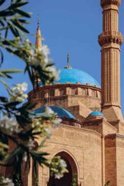 Muhammed el-Emin Camii 'nin kapatıldığı Beyrut şehir merkezinde bulunan Sünni Müslüman camii.