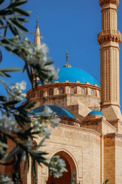 Muhammed el-Emin Camii 'nin kapatıldığı Beyrut şehir merkezinde bulunan Sünni Müslüman camii.
