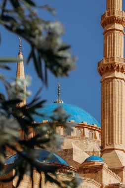 Muhammed el-Emin Camii 'nin kapatıldığı Beyrut şehir merkezinde bulunan Sünni Müslüman camii.