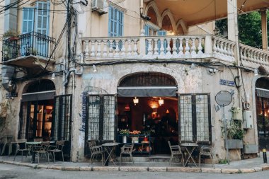 Beyrut, Lübnan - 24.04.2023: Beyrut 'un Achrafieh ilçesindeki eski evler