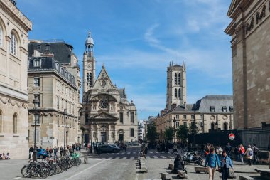 Paris, Fransa - 16 Nisan 2023: Saint-Etienne-du-Mont Kilisesi, Paris Panteon yakınlarındaki Lyce Henri-IV