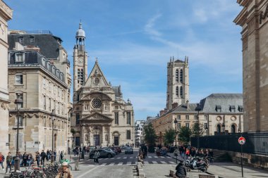 Paris, Fransa - 16 Nisan 2023: Saint-Etienne-du-Mont Kilisesi, Paris Panteon yakınlarındaki Lyce Henri-IV