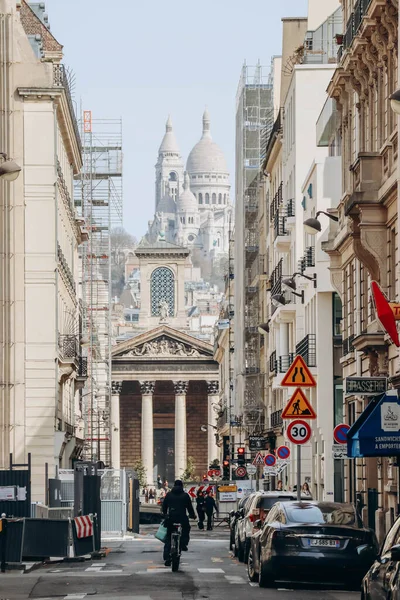 2023年4月16日フランス パリ9区ラフィット通り ノートルダム大聖堂 サクレ クール大聖堂を背景に — ストック写真