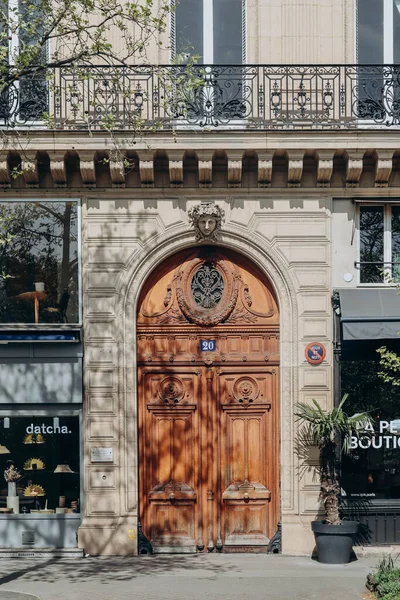 Paris Frankrike April 2023 Vacker Dörr Ett Gammalt Haussmann Hus — Stockfoto