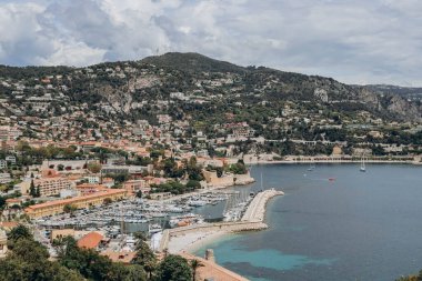 Bulutlu bir günde Villefranche sur Mer manzarası