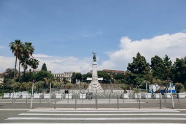 Nice, Fransa - 01 Haziran 2023: Nice ile Fransa 'nın 1793' te Andre-Joseph Allar tarafından yeniden bir araya gelmesinin yüzüncü anıtı 4 Mart 1896 'da Albert-I bahçesinde açıldı..