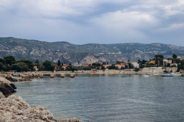 Saint-Jean-Cap-Ferrat 'ın en güzel plajlarından biri olan Fosses plajı manzaralı.