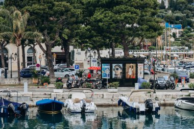 Saint-Jean-Cap-Ferrat, Fransa - 01 Haziran 2023: Saint Jean Cap Ferrat limanının güzel manzarası