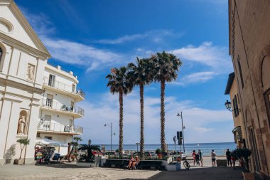 Santo Stefano al mare, İtalya - 11 Haziran 2023: Santo Stefano al mare, Kutsal İsa 'nın Ağzı' nın yanında