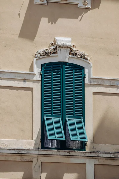 Typische Grüne Fensterläden Aus Holz Der Französischen Riviera Südfrankreich — Stockfoto