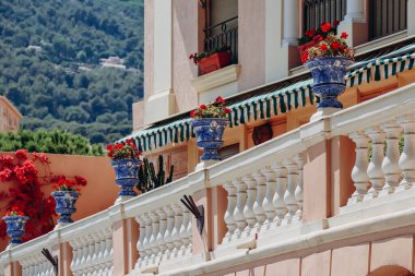 Monako, Monako - 25 Haziran 2023: Monako Prensliğinin güzel cepheleri