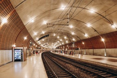 Monako, Monako - 25 Haziran 2023 Monaco Monte Carlo tren istasyonu uçurumun içinde yer almaktadır.