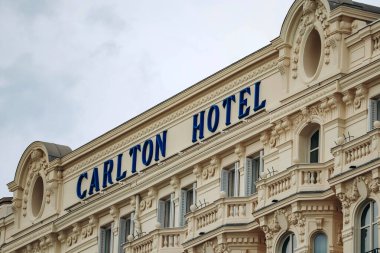 Cannes, Fransa - 30 Haziran 2023: Cannes 'daki Carlton Oteli' nin ön yüzü