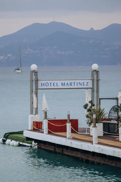 Cannes Francja Czerwca 2023 Widok Morze Śródziemne Prywatne Molo Martinez — Zdjęcie stockowe