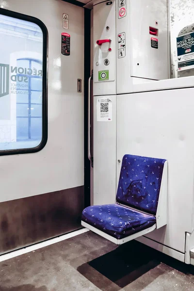 Ніцца Франція Липня 2023 Маленьке Крісло Стрибок Вході Всередині Поїзда — стокове фото