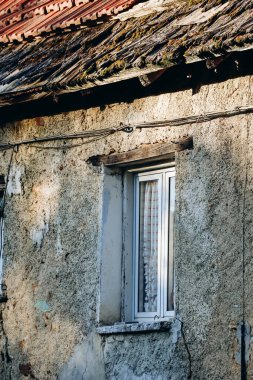 19. yüzyılın terk edilmiş evi Acquabianca, İtalya 'da.