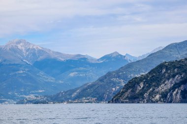 İtalya 'daki Como Gölü' nde resim dağları ve doğa