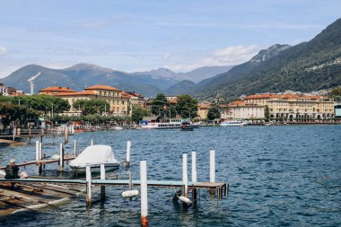 Lugano, İsviçre - 10 Ağustos 2023 Lugano 'nun göldeki pitoresk setleri