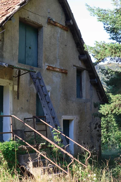 Yüzyılın Terk Edilmiş Evi Acquabianca Talya — Stok fotoğraf