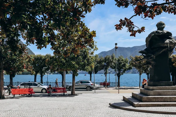 Lugano, İsviçre - 10 Ağustos 2023 Lugano 'nun göldeki pitoresk setleri