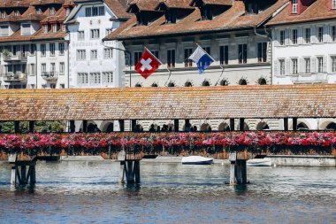 Kapellbrucke (tam anlamıyla Chapel Köprüsü), İsviçre 'nin merkezindeki Lucerne şehrinde Reuss Nehri' ni çapraz olarak kaplayan ahşap bir köprü.