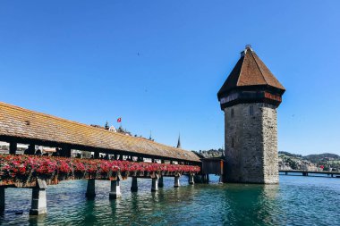 Kapellbrucke (tam anlamıyla Chapel Köprüsü), İsviçre 'nin merkezindeki Lucerne şehrinde Reuss Nehri' ni çapraz olarak kaplayan ahşap bir köprü.