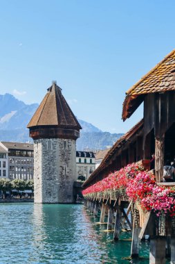 Kapellbrucke (tam anlamıyla Chapel Köprüsü), İsviçre 'nin merkezindeki Lucerne şehrinde Reuss Nehri' ni çapraz olarak kaplayan ahşap bir köprü.