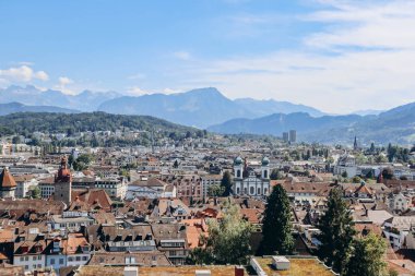 Lucerne gölü, Lucerne Gölü (dört ormanlık yerleşim bölgesi) ve arka planda Alpler manzarası