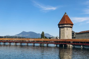 Kapellbrucke (tam anlamıyla Chapel Köprüsü), İsviçre 'nin merkezindeki Lucerne şehrinde Reuss Nehri' ni çapraz olarak kaplayan ahşap bir köprü.