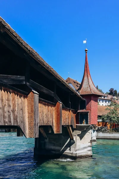 スプレーヤー橋 ドイツ語 Spreuerbrucke スイスのルツェルン市で覆われた木製のフットブリッジの1つである — ストック写真