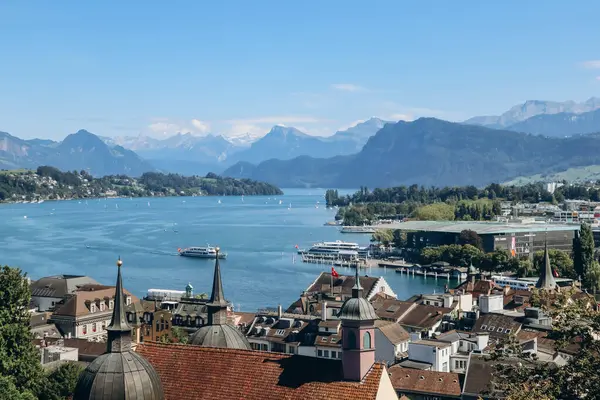 Pohled Střechy Lucernu Jezero Lucerne Jezero Čtyř Zalesněných Osad Alpy — Stock fotografie