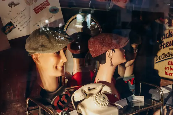 Fussen Németország Augusztus 2023 Shop Window Fussen Vintage Mannequins Vintage — Stock Fotó