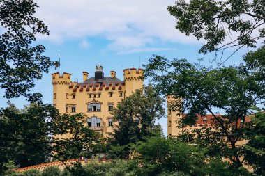 Güney Almanya, Bavyera 'daki ünlü Hohenschwangau Kalesi manzarası