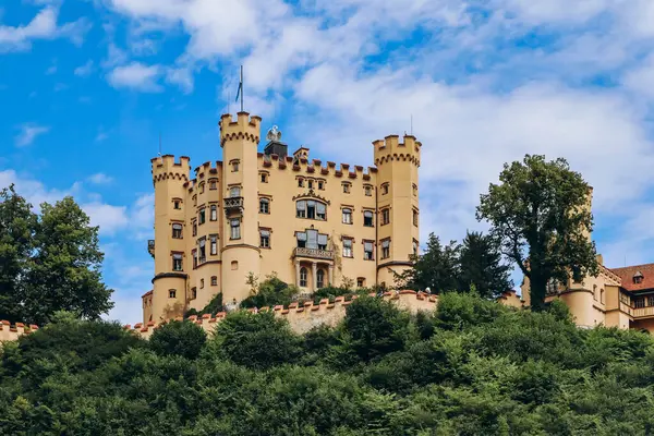 Güney Almanya, Bavyera 'daki ünlü Hohenschwangau Kalesi manzarası