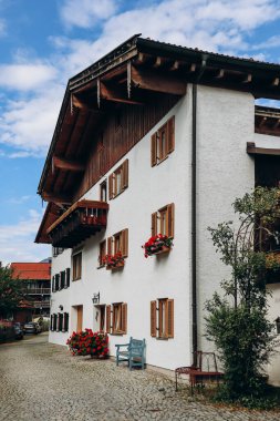 Fussen, Almanya - 14 Ağustos 2023: Picturesque şehir merkezi Fussen, Bavyera, Güney Almanya