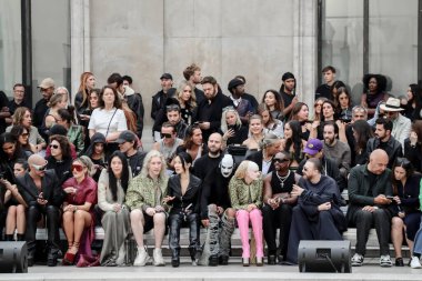 Paris, Fransa - 28 Eylül 2023: Rick Owens Bahar-Yaz 24 defilesi
