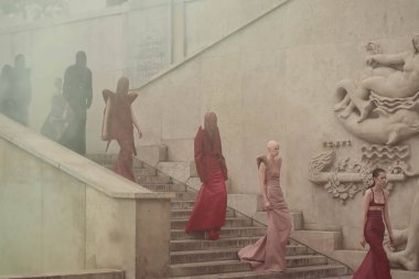 Paris, Fransa - 28 Eylül 2023: Rick Owens Bahar-Yaz 24 defilesi